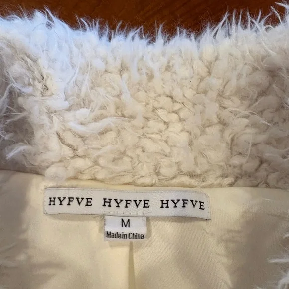 Elegant White Faux Fur Coat, Size M, - Picture 6 of 11